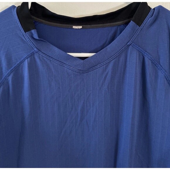 Lululemon Blue & Black Athletic V-Neck Stretch T-Shirt Mens Size Small - Picture 2 of 6